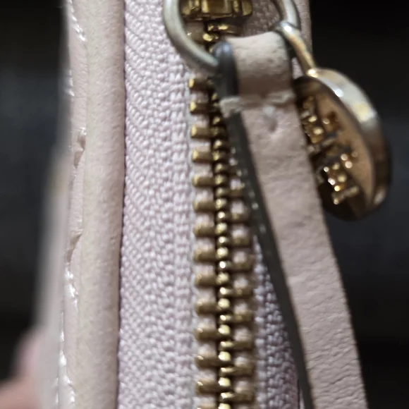 Tory Burch Quilted Cream Wallet - Picture 3 of 11